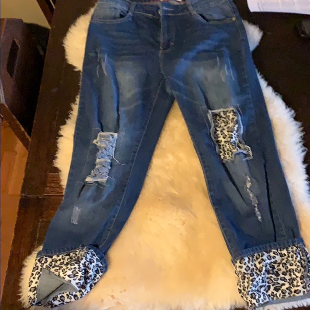 L&D size 10 Leopard Accent Capris